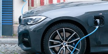 Verbindungslösungen für Elektrofahrzeuge - TAPTITE PRO® & POWERLOK® II™ Anwendungen